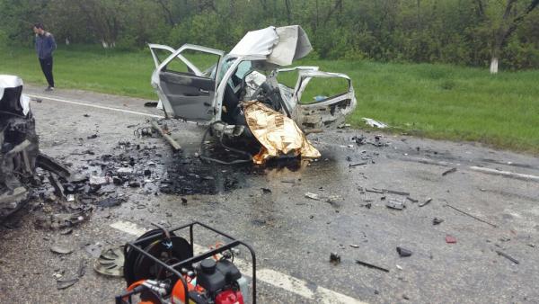 Под Минеральными Водами в тройной аварии погибли четыре человека
